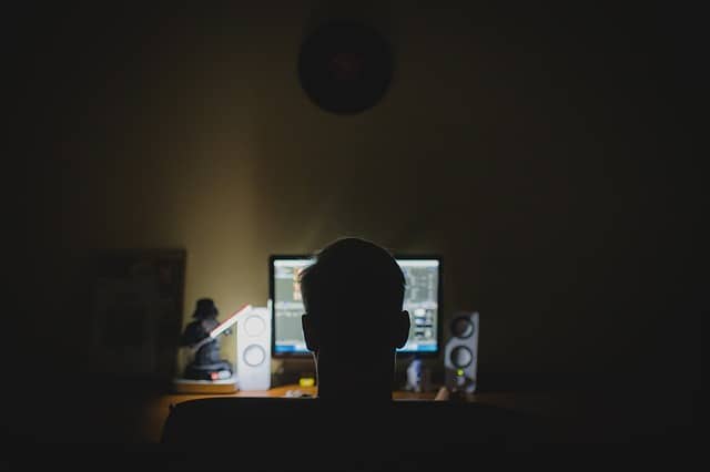 work-933061_640