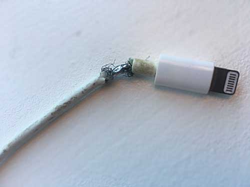 Ødelagt iPhone ladestik fra iPhone lader